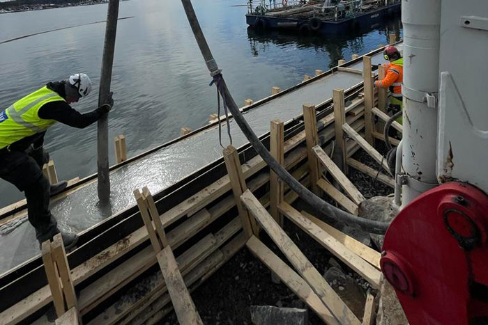 Sista gjutetappen på krönbalken