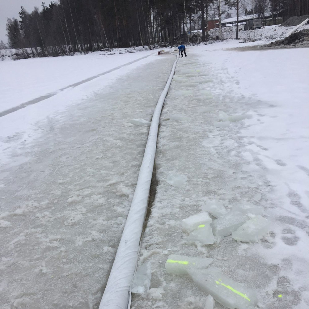 Installation av siltgardin utfört av SEA Sjöentreprenad och anläggning