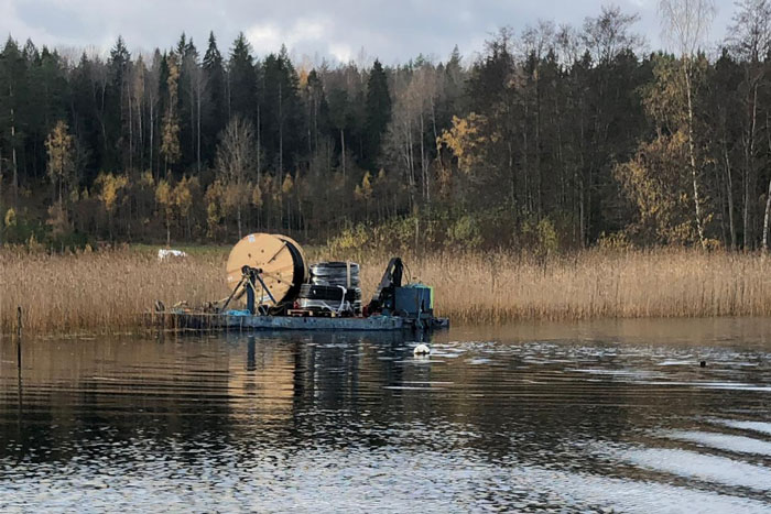 Sjöförlagd kabel i sjö